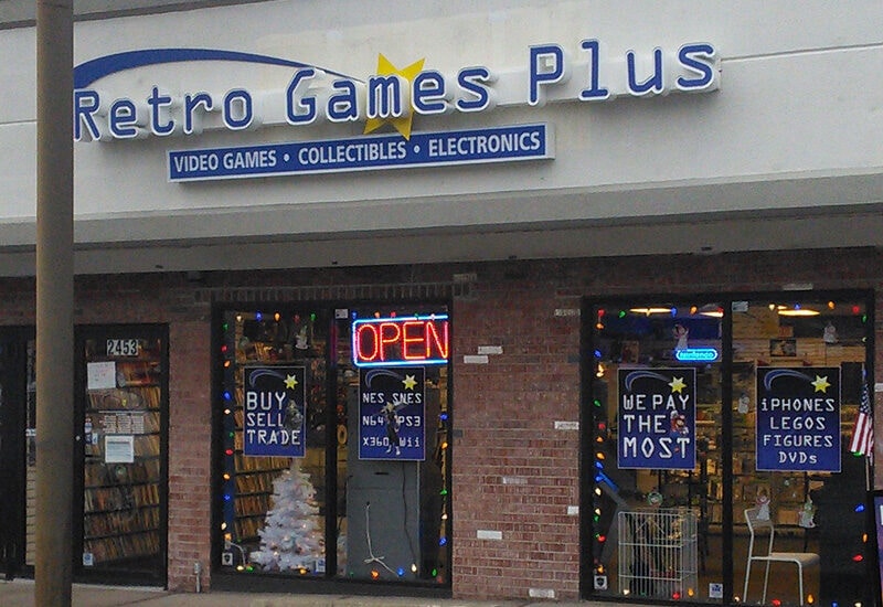Front videw of Retro Games Plus - West Hartford